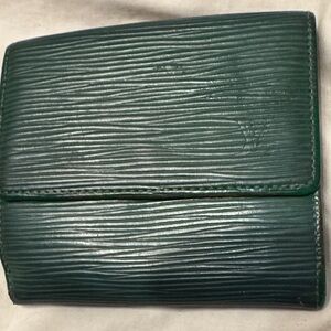Louis Vuitton Elegant Green Textured Wallet